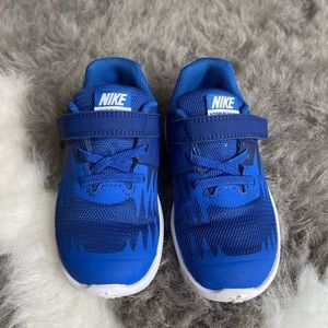 Kids Nike Star Runner sneaker!